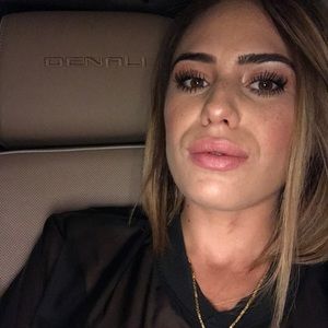 Meet your Posher, Chloe